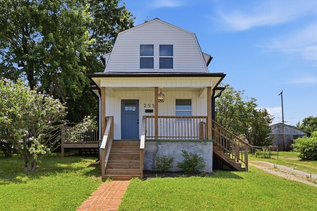 Building Photo - 255 Telford St