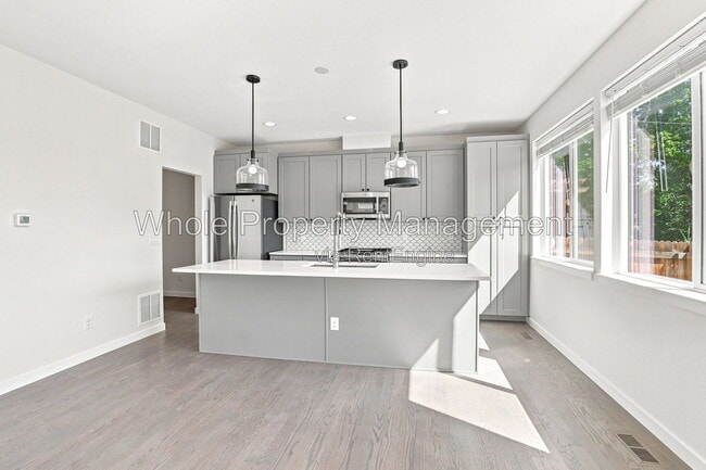 Photo - 5230 Stuart St