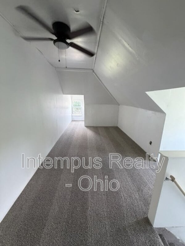 Photo - 550 W Myrtle Ave