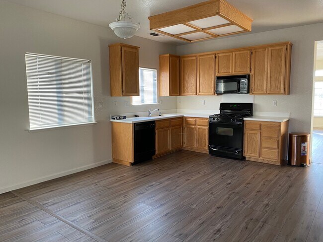 Photo - 1683 Shay Way