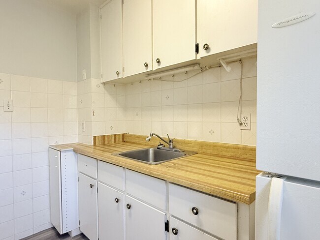 Photo - 1650 Goyeau St Unit Upper