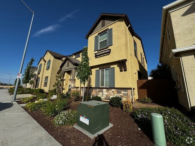 Building Photo - You won't believe that this home is locate...