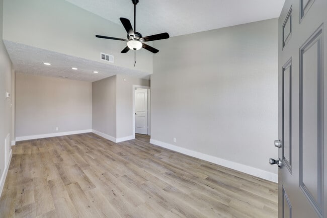 Lakewood West Apartments
