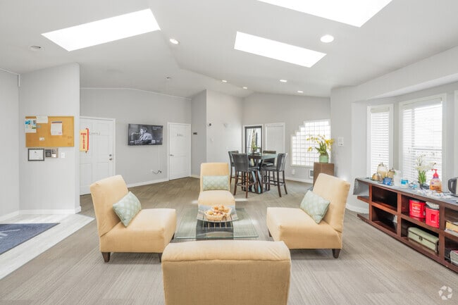 Lobby - The Village at Newport