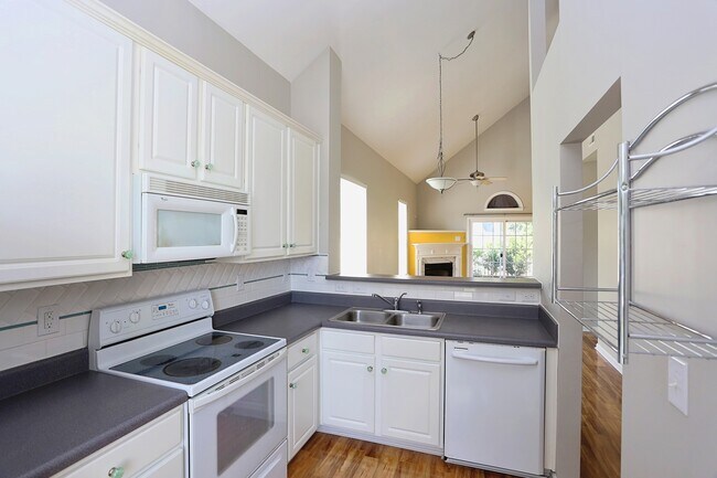 Photo - 915 Cinnamon Dr
