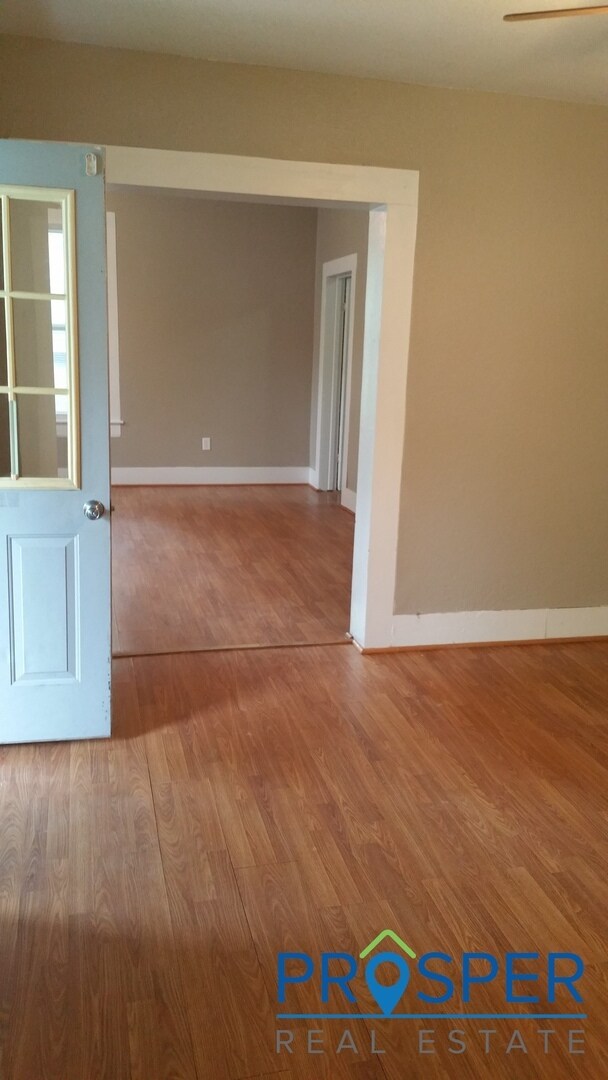 Photo - 5 Bedroom House with a Nice Big Yard - Ava...