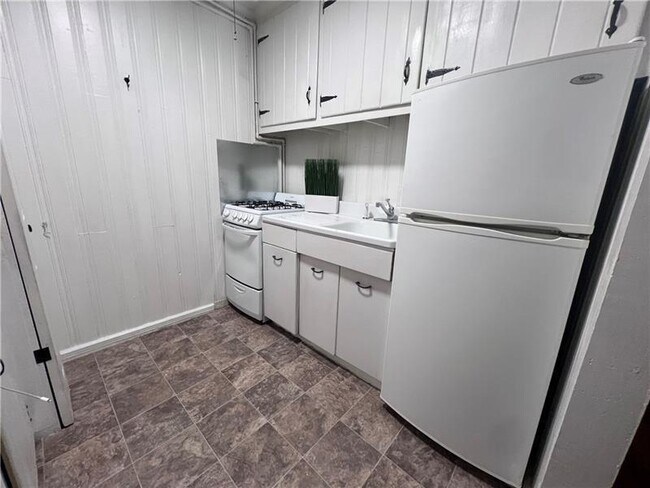 Photo - 855 Charles Allen Dr NE