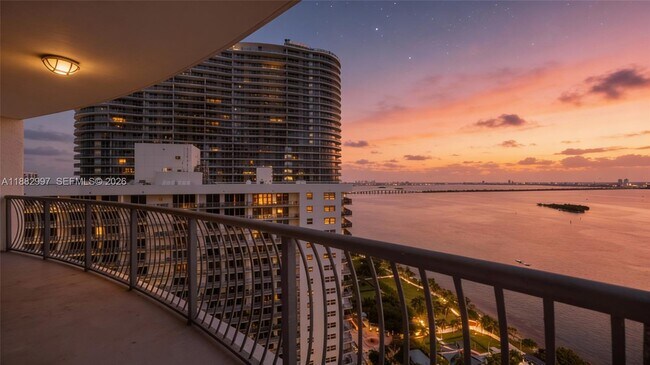 Building Photo - 1750 N Bayshore Dr Unit 3801
