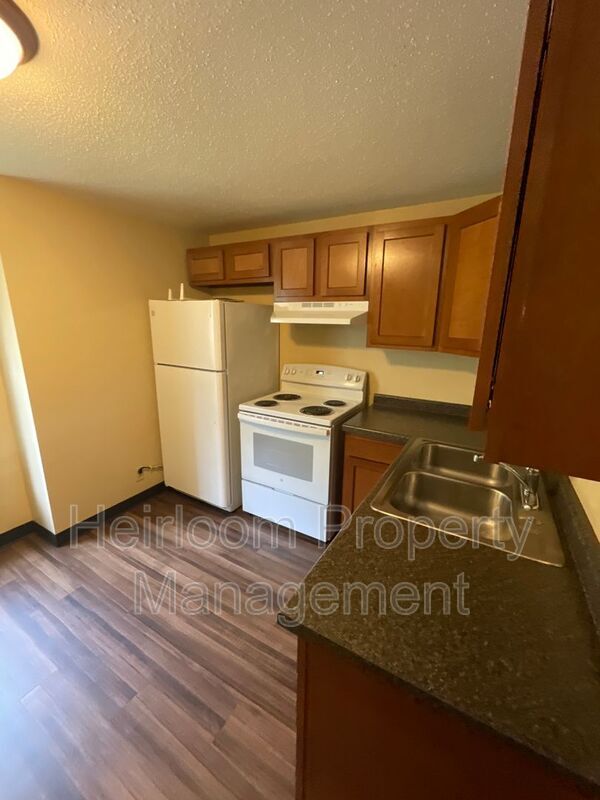 Photo - 327 W 4th St