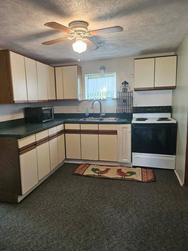 5422 Ruby Dr