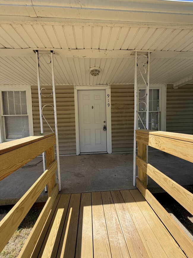 Photo - 919 N Walnut St