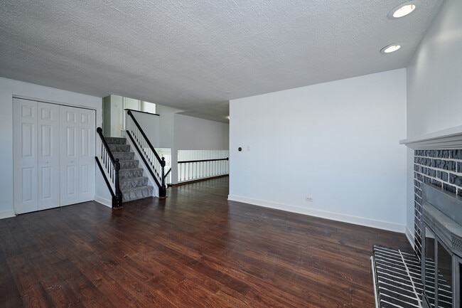 Photo - 1613 Hartmann Dr