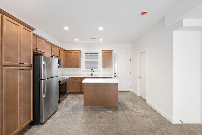 Photo - 308 E Morgan St