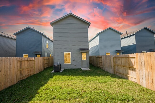 Photo - 919 Pertuso Ln