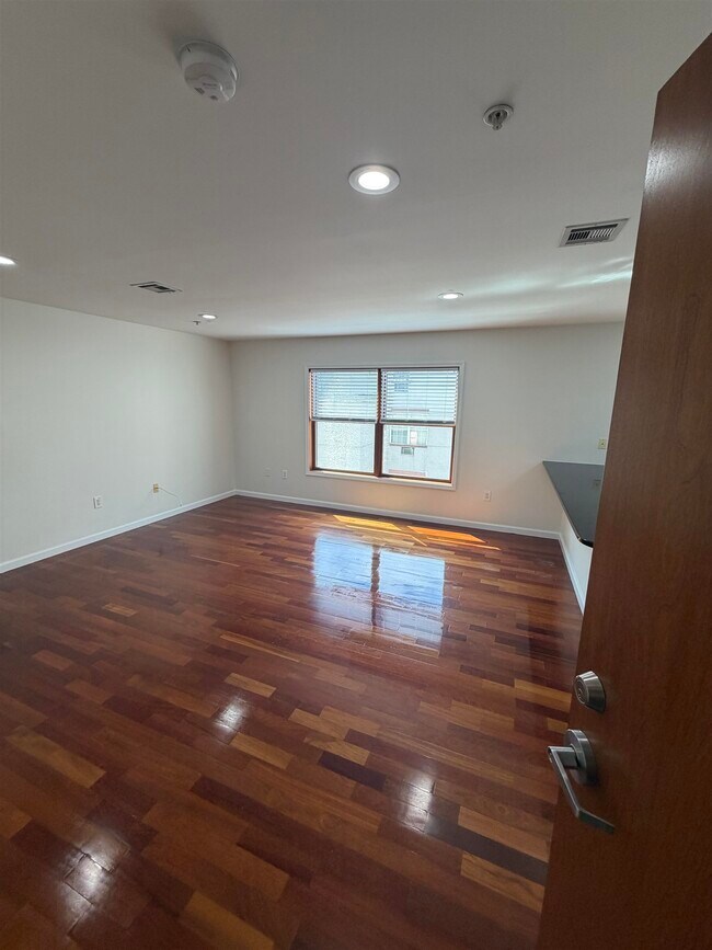 Photo - 209 40th St Unit 3c