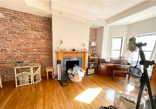 Photo - 71 Gainsborough St