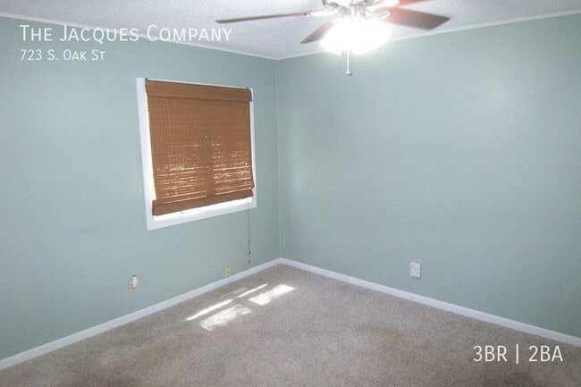 Photo - 723 Oak St