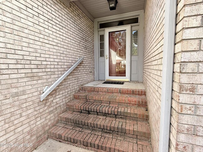 Photo - 102 Innisbrook Ct