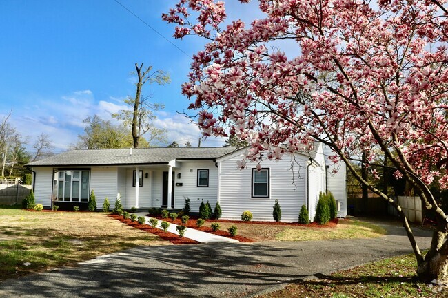 Building Photo - 19 Primrose Ave W Rental