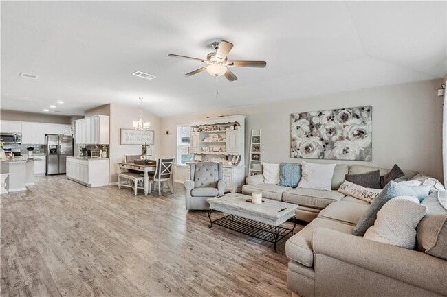 Photo - 409 Lewisville Ln