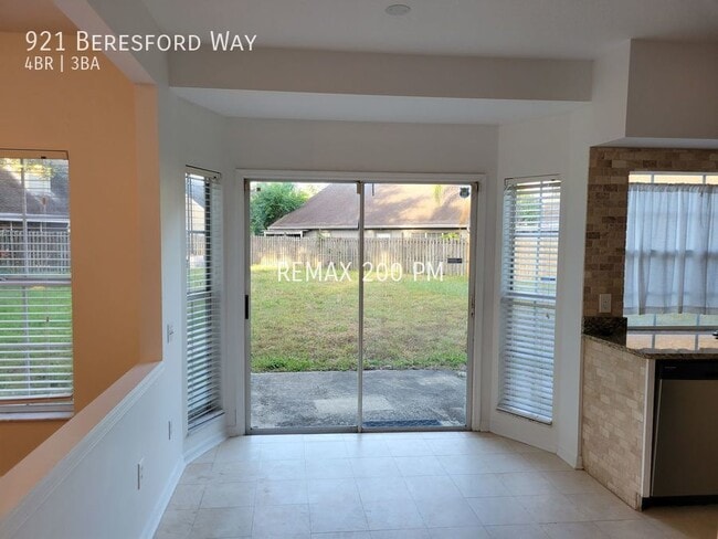 Photo - 921 Beresford Way