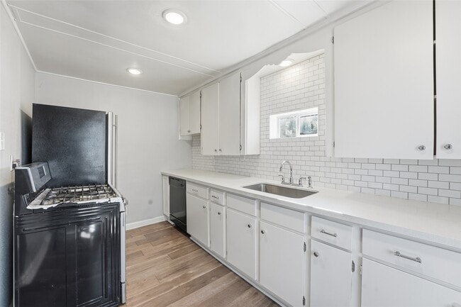 Photo - 6526 Linden St