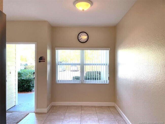 Photo - 4210 Gator Trace Ave Unidad B