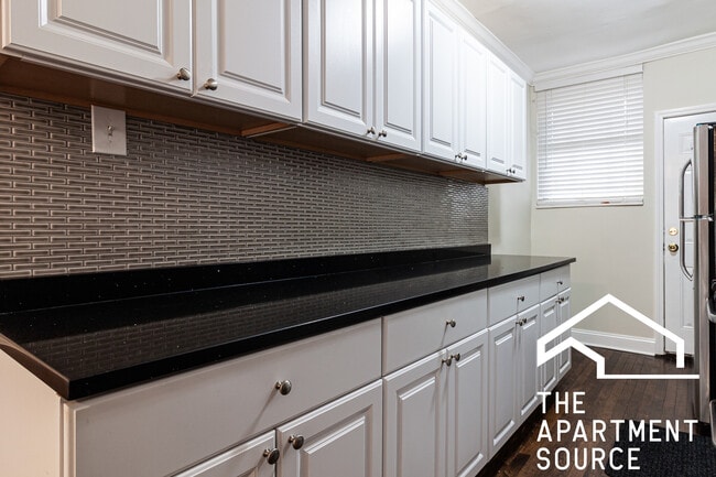 Photo - 732 W Roscoe St Unit 1N