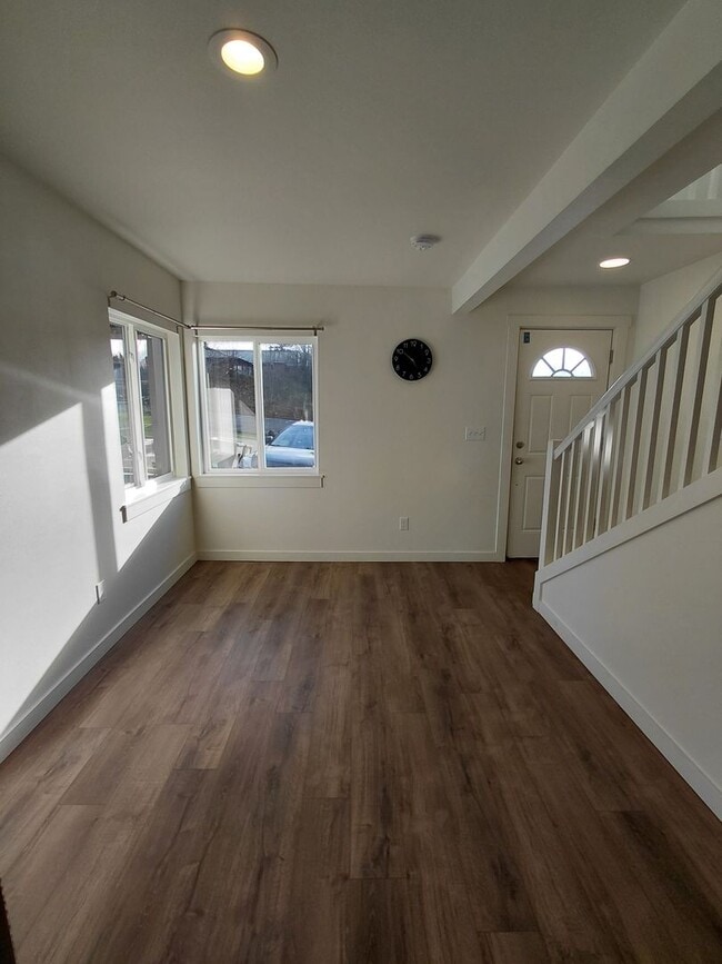 Photo - Cozy updated 1 bedroom with rooftop deck