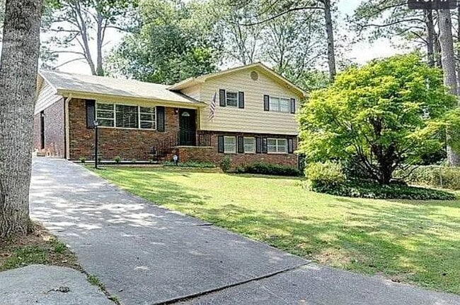 Building Photo - 2342 Cortez Way NE