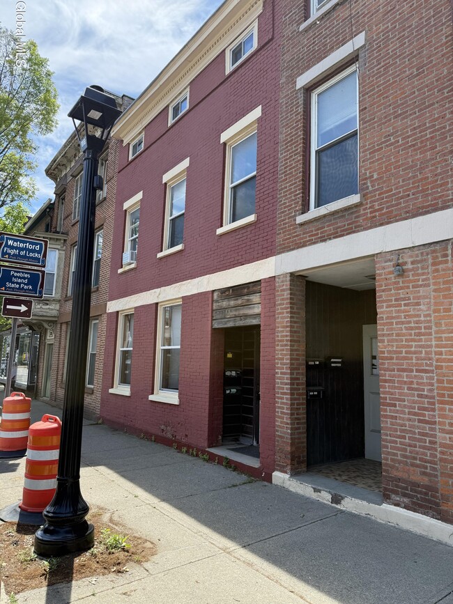 Building Photo - 30 Broad St Unit Apt 1