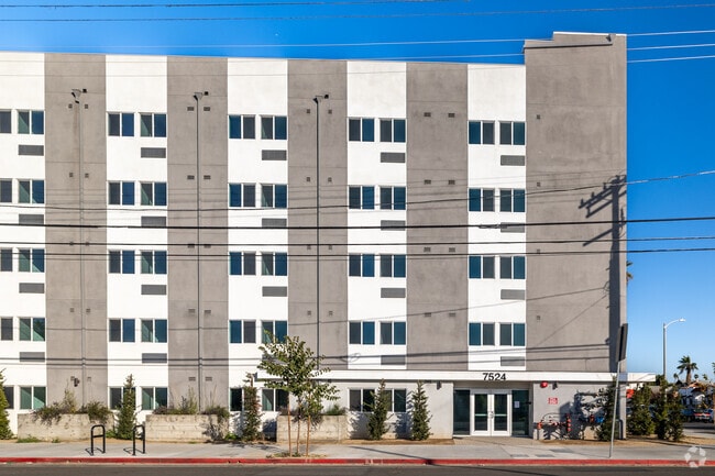 Photo - 7518 S. Hoover St.