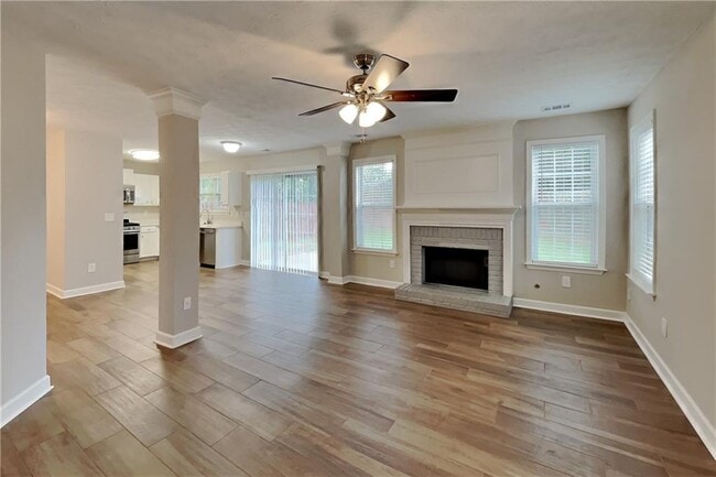 Photo - 1357 Glenover Way