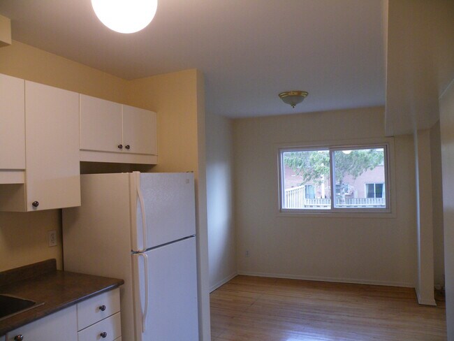 Kitchen - Sherwood Court