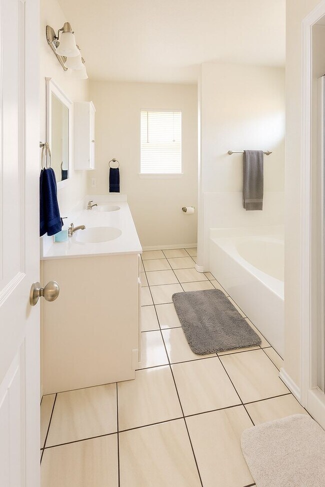 Photo - 5 Bedroom, 2.5 bath in Killeen