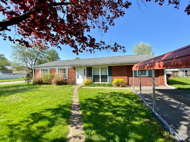 Great 4 Bedroom 2 Bathroom Red Brick Ranch Home in New Whiteland!