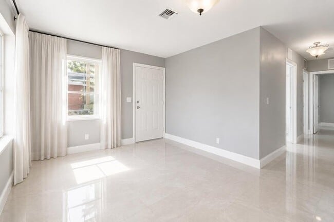 Photo - 5605 Pinewood Ave