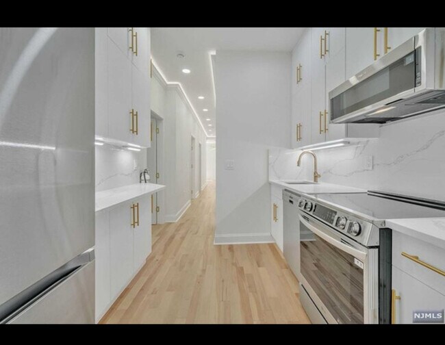 Photo - 25 Russell Ave Unidad Apt 3