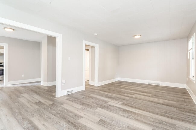 Photo - 856 Broad St