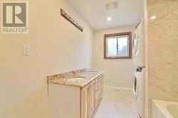 Photo - 7887 Dufferin St