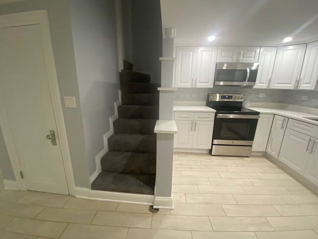 Main Entrance - 6079 N Albany Ave Unit Garden level