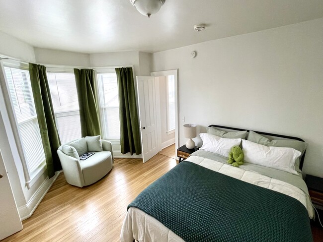 Photo - 9 Grand St Unit 2R, Second Floor Right