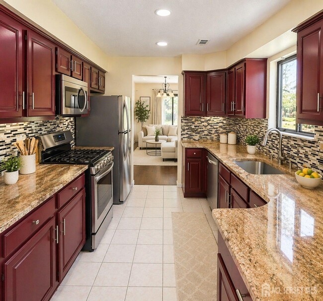 Photo - 101 Hampshire Dr