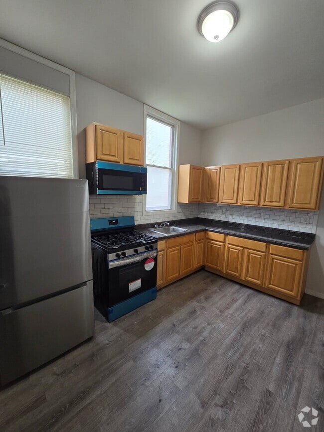 Building Photo - 584 Hunterdon St Unit 1 Rental