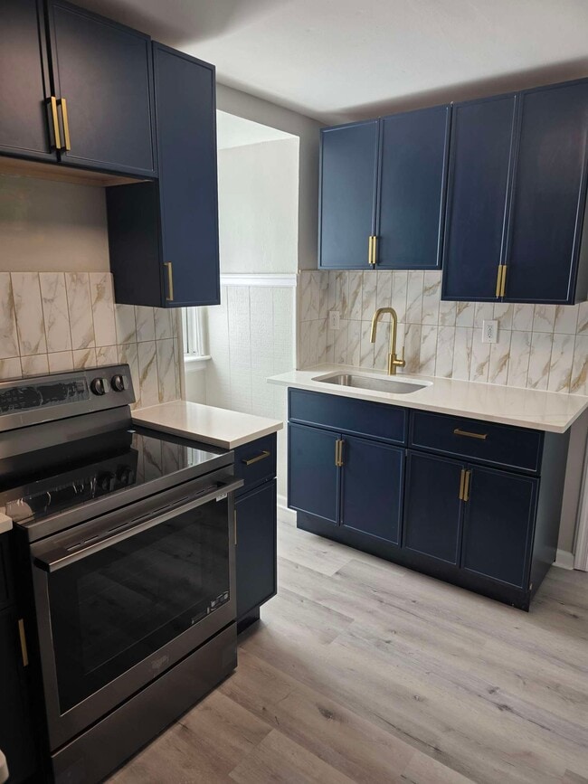 Building Photo - 463-465 Montclair Ave Unit 465-3