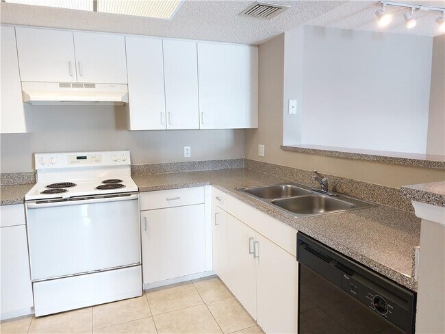 Photo - 5001 Wiles Rd Unit 308