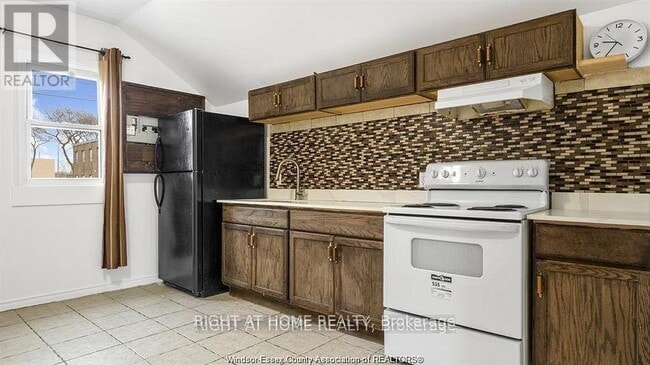 Photo - 762 Aylmer Ave