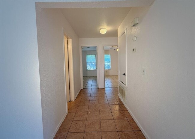 Photo - 242 Windsor Way