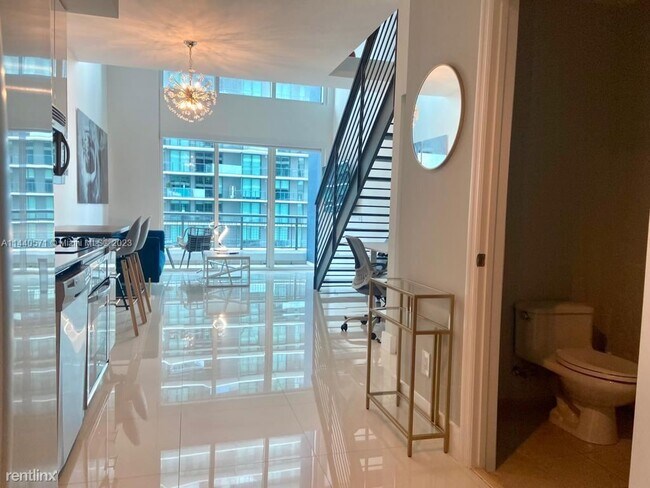 Photo - 1 br, 1.5 bath Condo - 60 SW 13th St Apt 3212 Unit Apt 3212