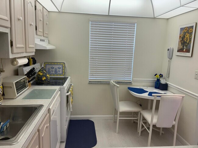 Photo - 1 Abbey Ln Unit 203